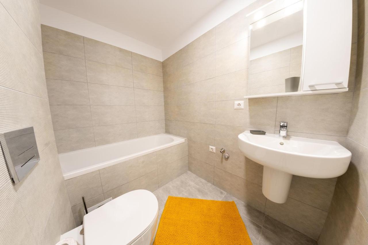 Citadela North 1Br Apartment W Security And Self Check In Bucarest Extérieur photo